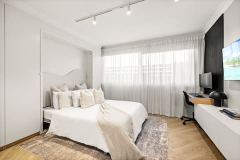 Bohemian Apartment, Lift, AirCon