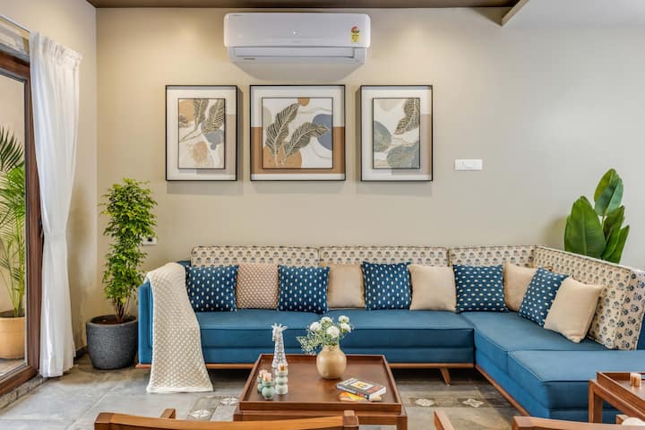 Living room image 6