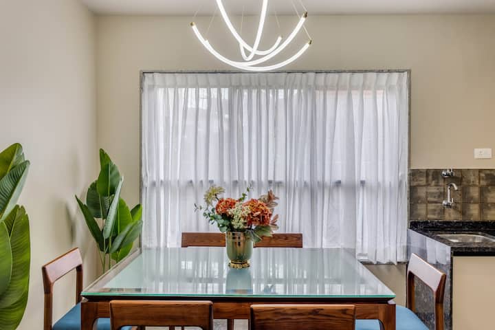 Dining area image 1