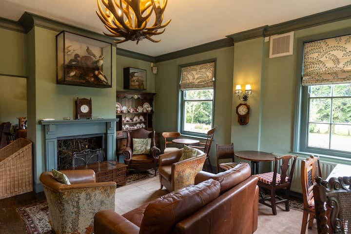 Private Pub Stay | Sleeps 22 | Byob Bar | Belvoir - Leicestershire