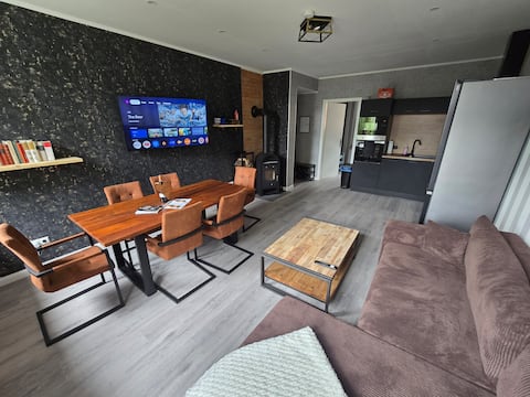 2 bedrooms with fireplace