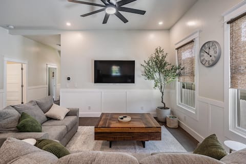 Top performing Airbnb: Historic Heights Bungalow in Hillsborough