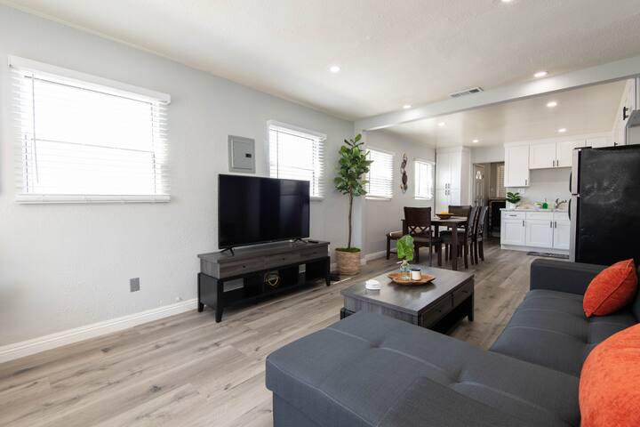 5 BR and 3Bath spacious Apt gallery image 2