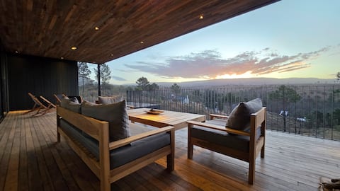 Luxury country house overlooking the mountains