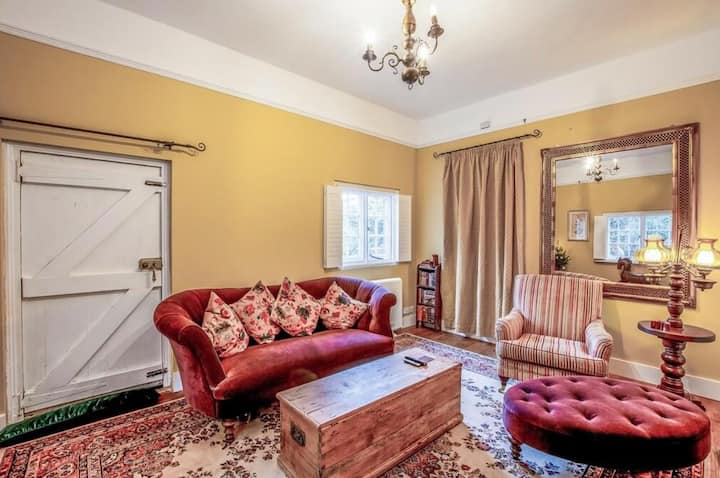 South Downs Cottage & Field - Petersfield