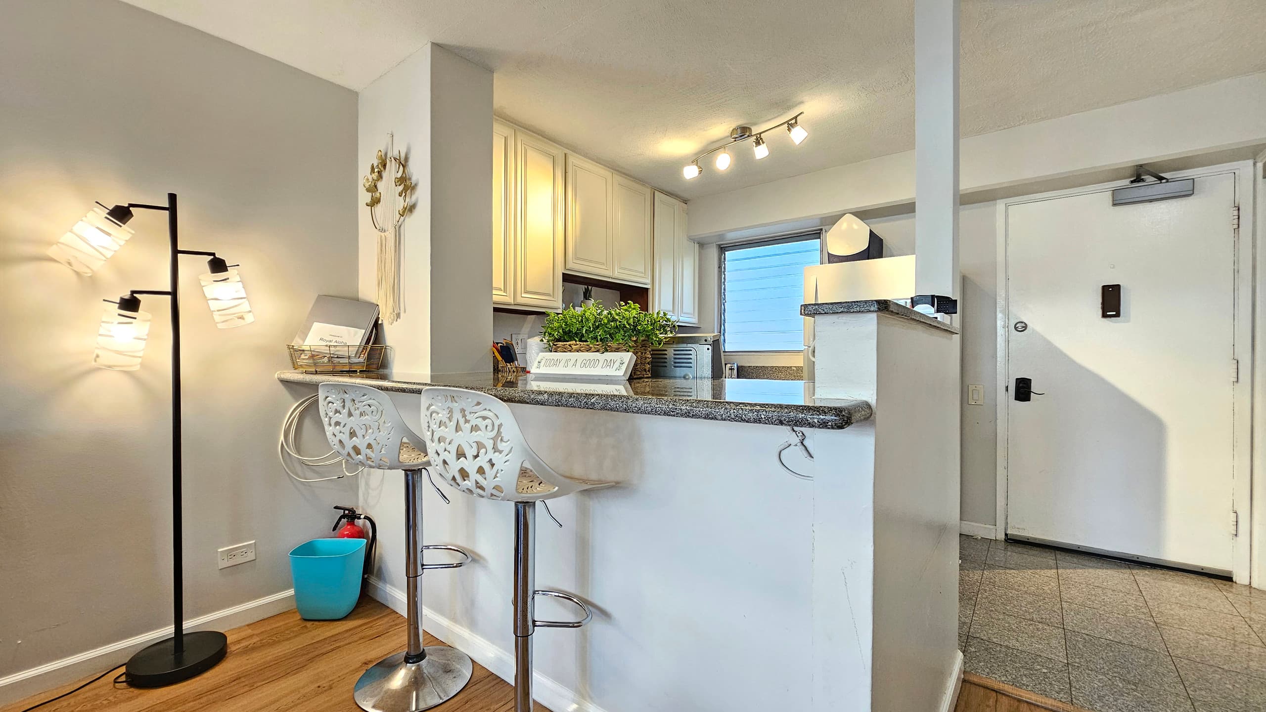 Aloha Stay – 2BR w/ Free Parking - Image 5