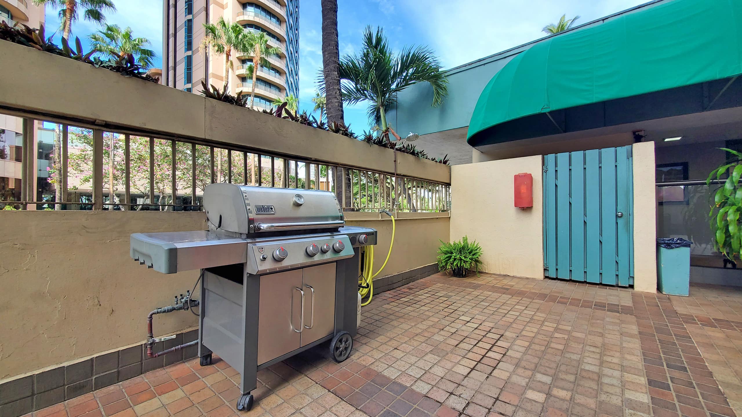 Aloha Stay – 2BR w/ Free Parking - Image 32