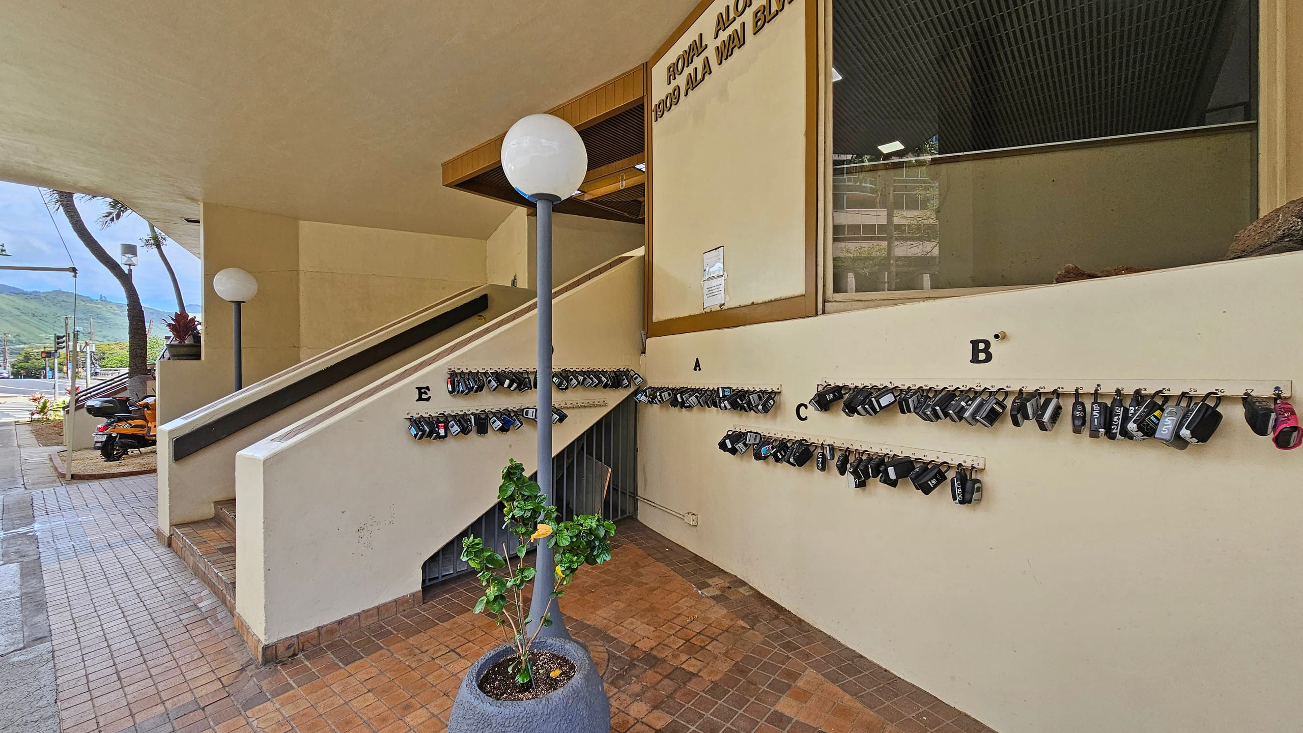Aloha Stay – 2BR w/ Free Parking - Image 31
