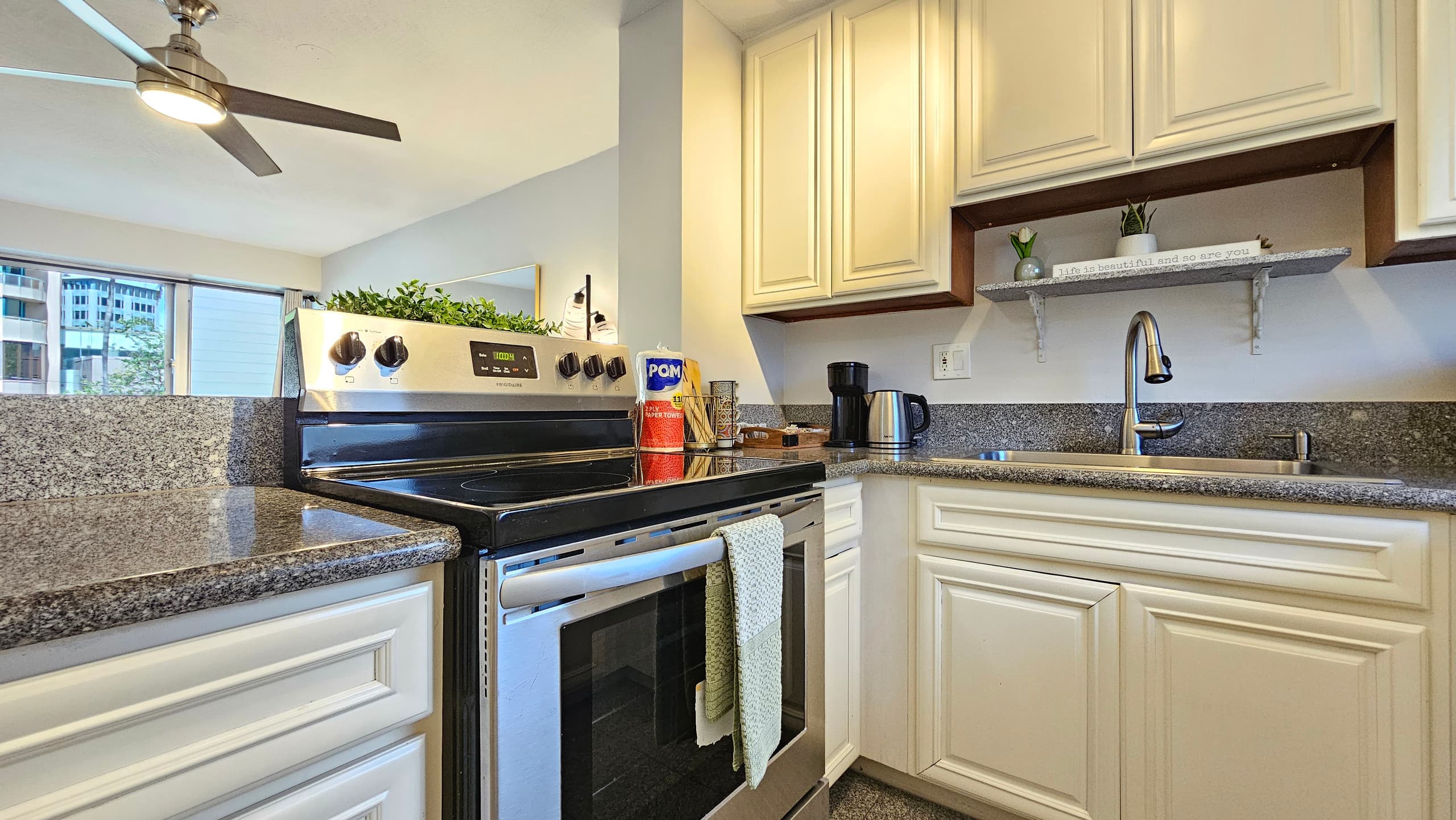 Aloha Stay – 2BR w/ Free Parking - Image 9