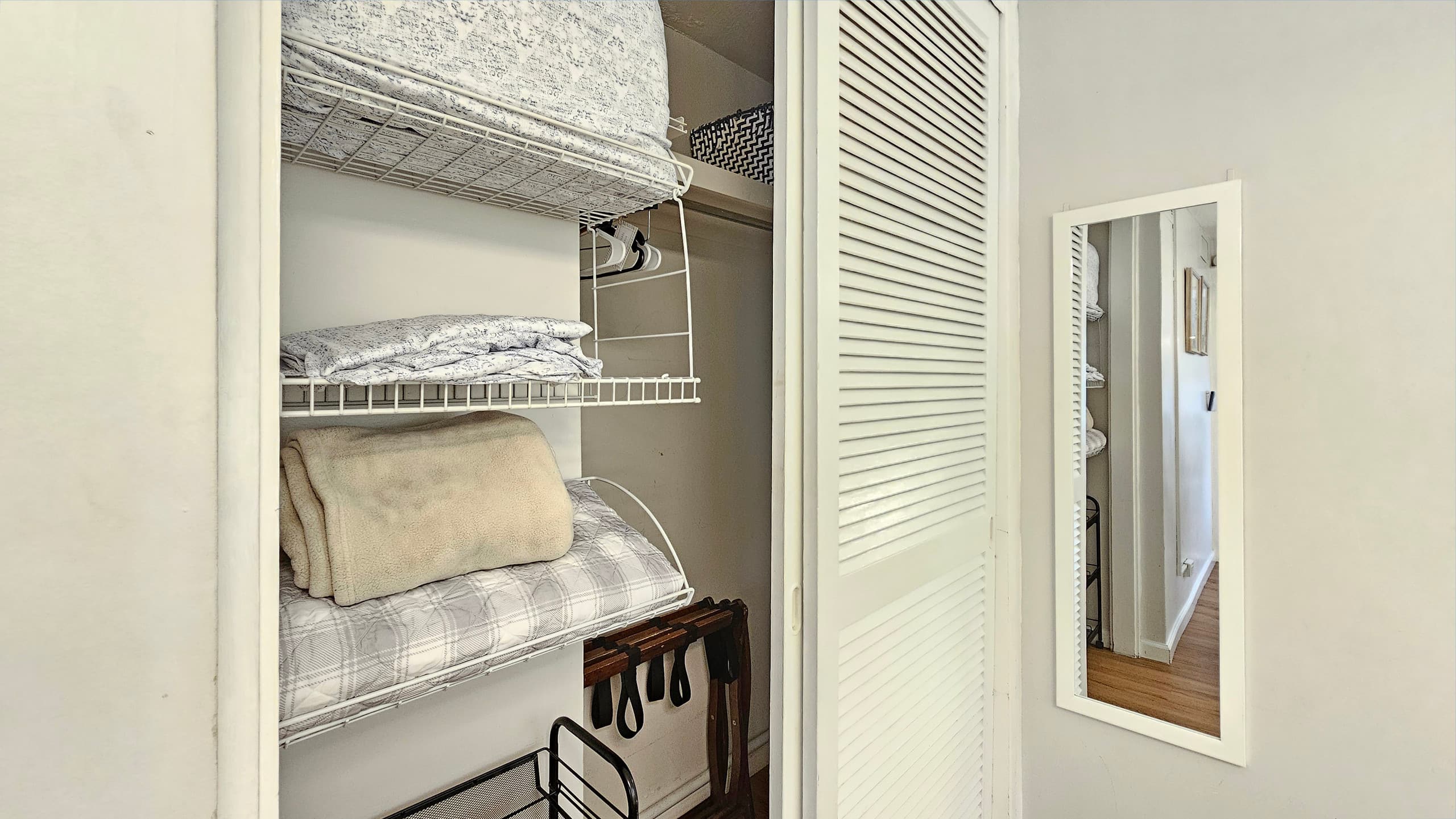 Aloha Stay – 2BR w/ Free Parking - Image 30