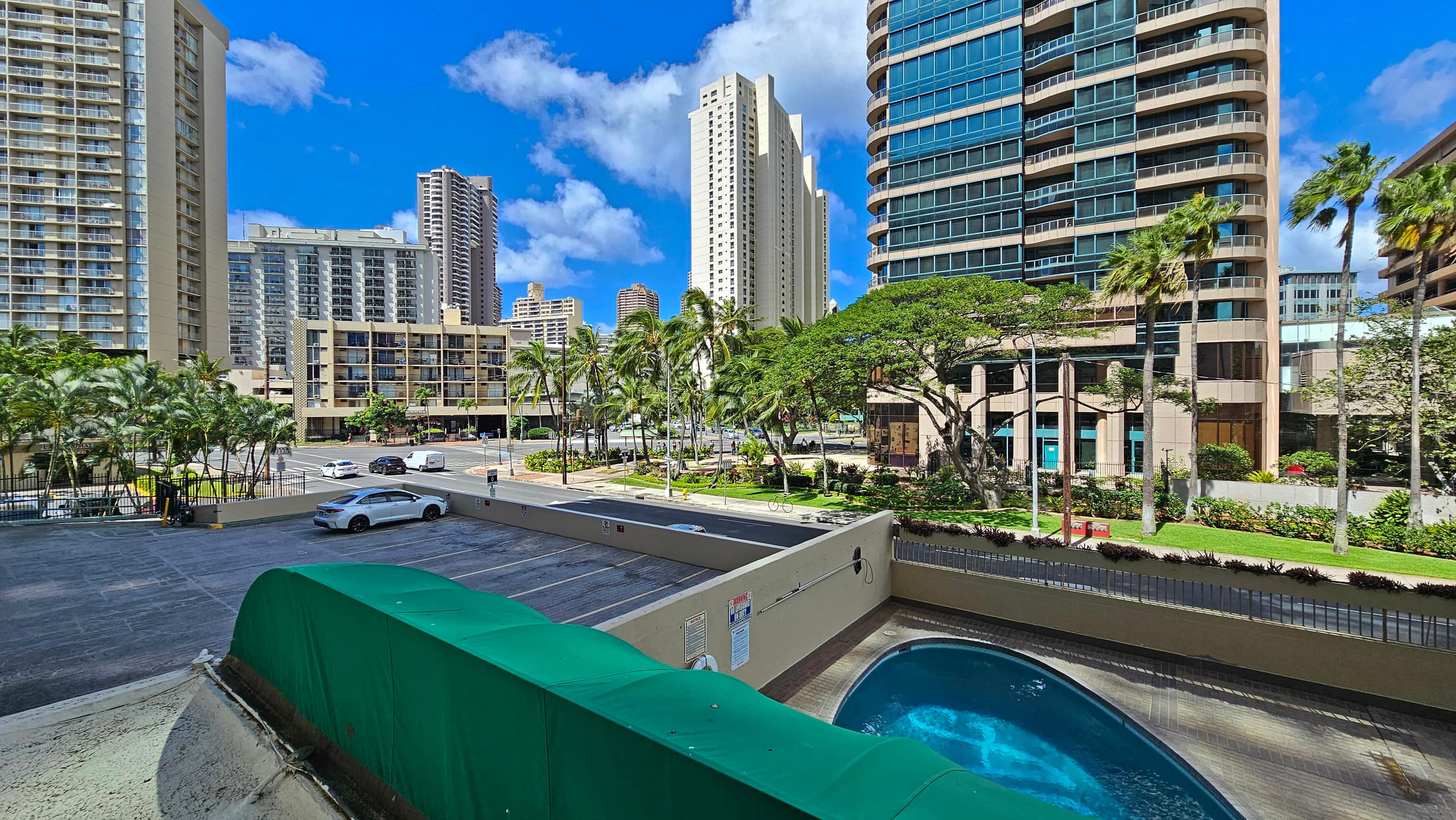 Aloha Stay – 2BR w/ Free Parking - Image 28