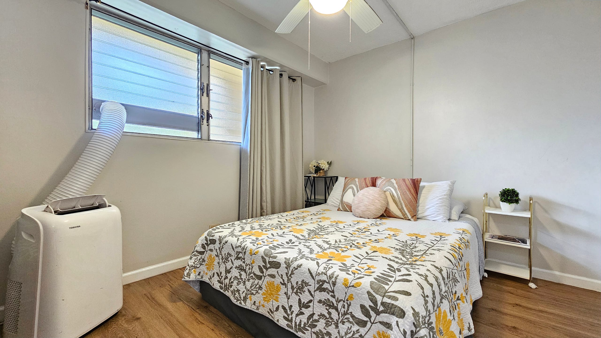 Aloha Stay – 2BR w/ Free Parking - Image 22