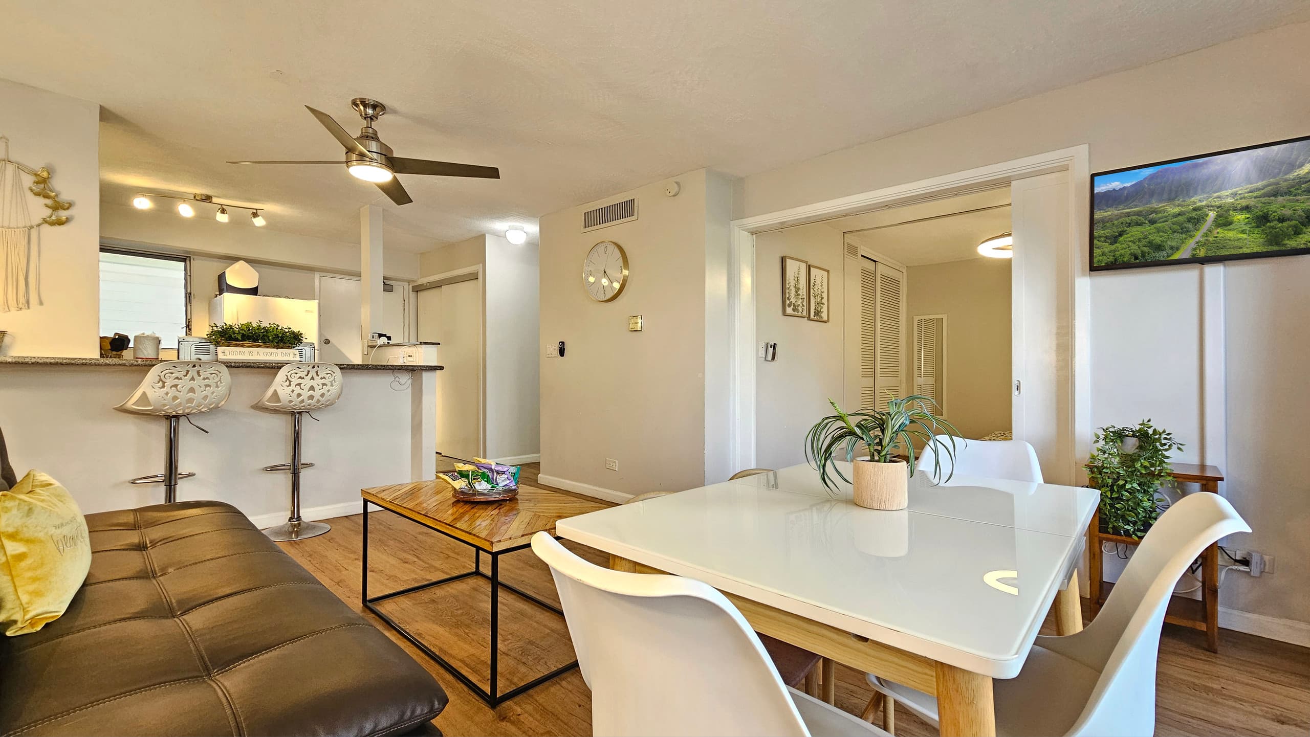 Aloha Stay – 2BR w/ Free Parking - Image 17