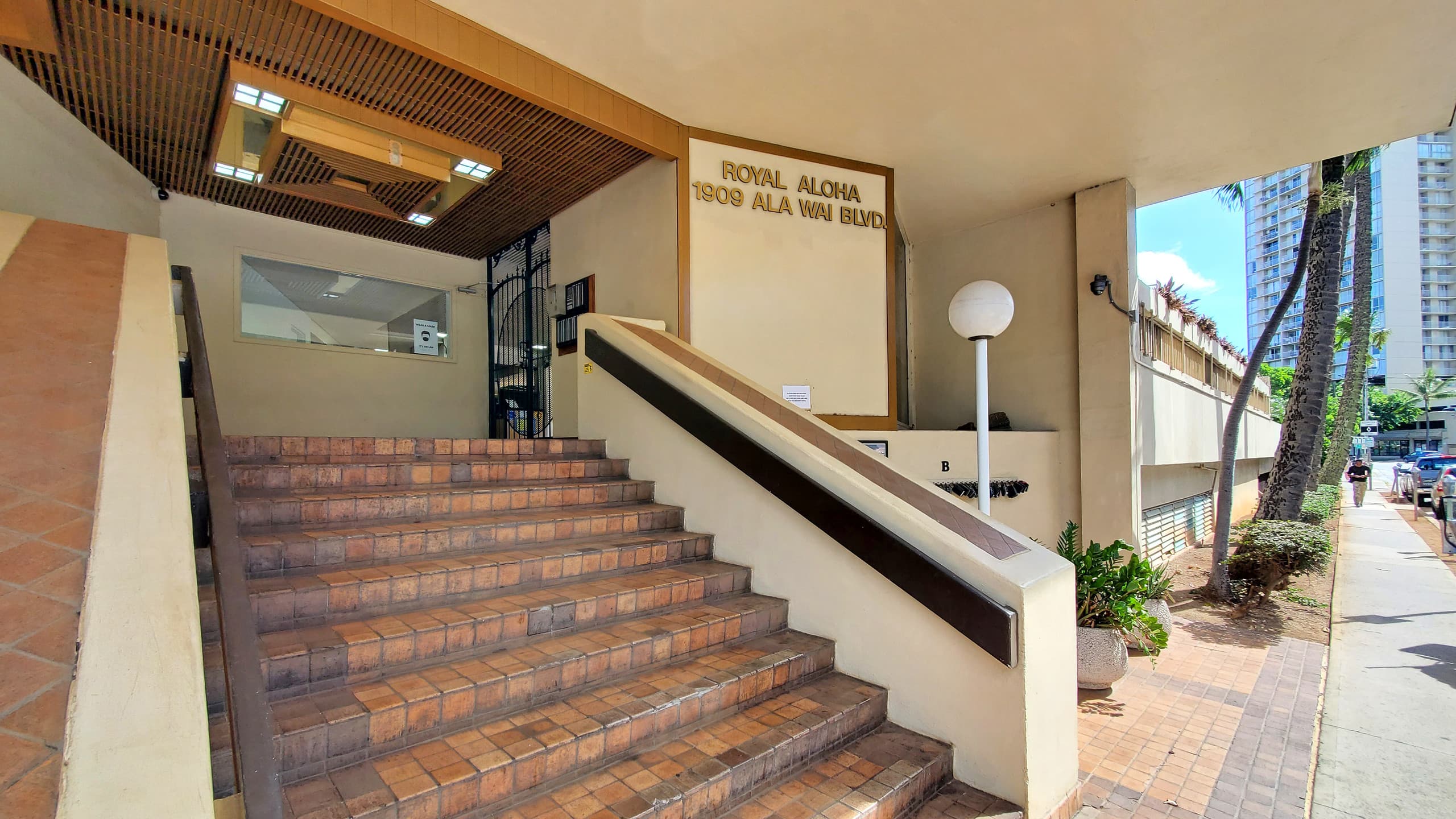 Aloha Stay – 2BR w/ Free Parking - Image 34