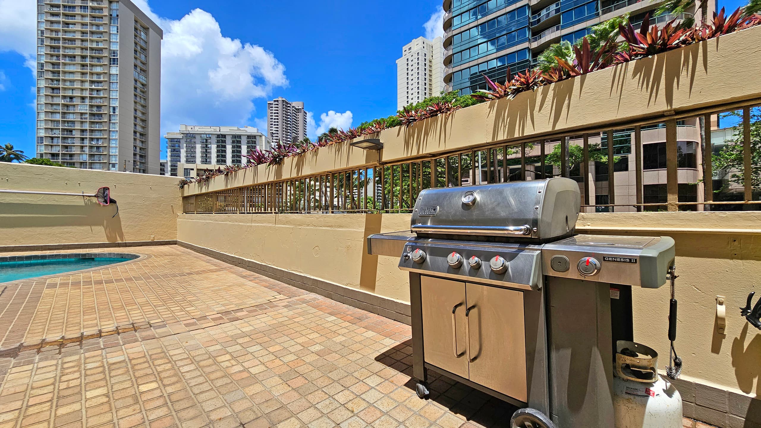 Aloha Stay – 2BR w/ Free Parking - Image 33