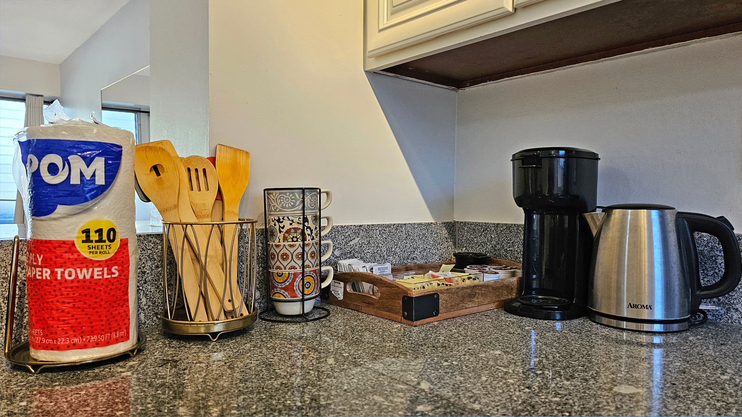 Aloha Stay – 2BR w/ Free Parking - Image 10