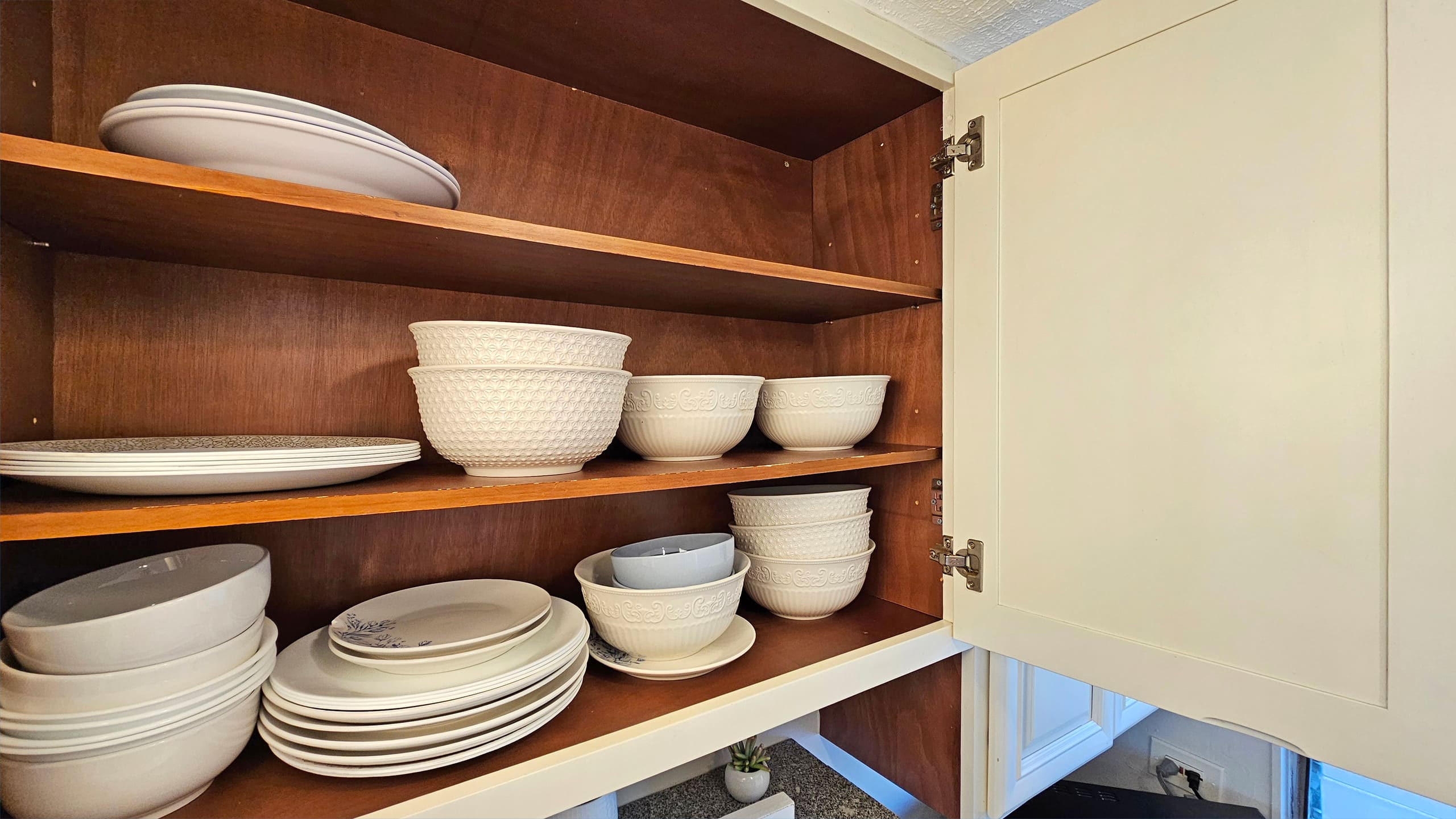 Aloha Stay – 2BR w/ Free Parking - Image 13