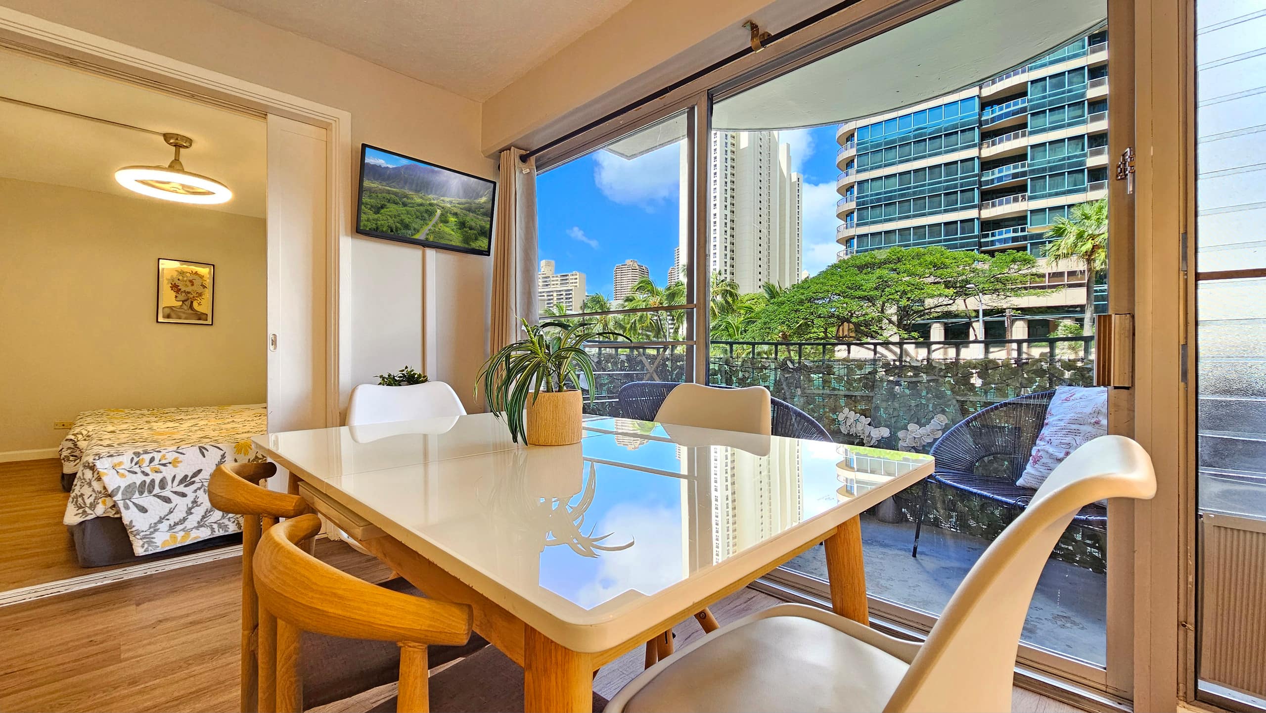 Aloha Stay – 2BR w/ Free Parking - Image 16