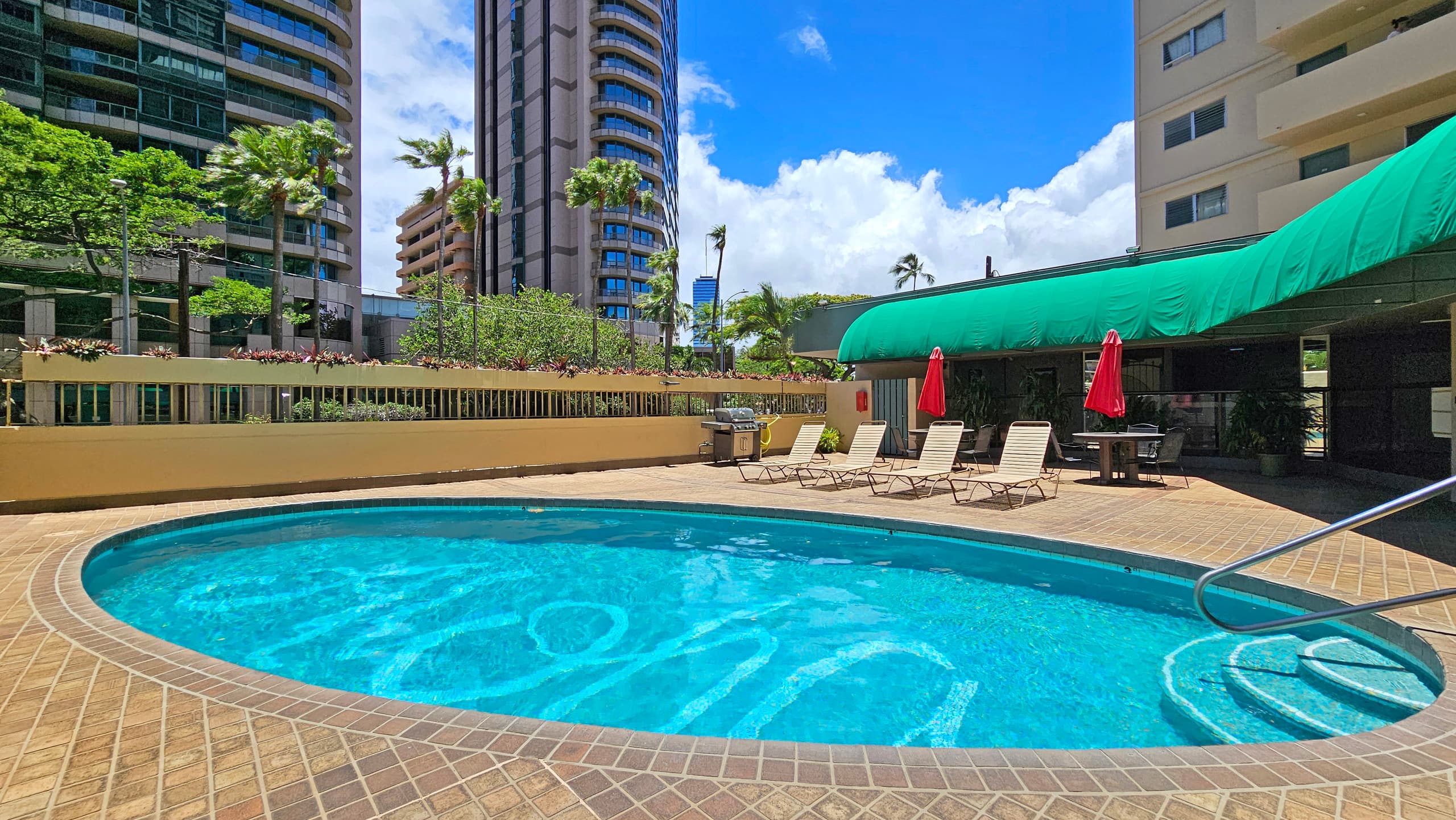 Aloha Stay – 2BR w/ Free Parking - Image 26