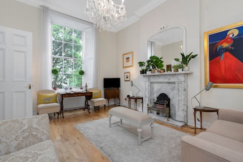 Successful Airbnb property: Elegant georgian apartment close to attractions in New Town