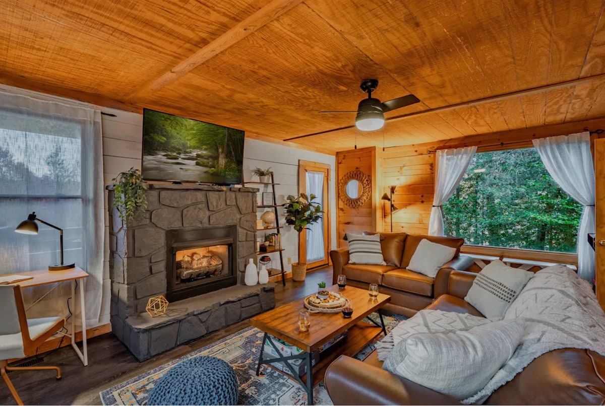 Successful Airbnb property: Cozy Cabin Getaway with Fire Pit & Hot Tub in Smoky Mountains