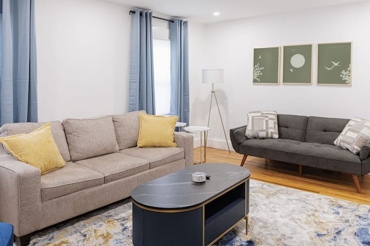 Central, Stylish Home In Quiet Boston Neighborhood - Quincy, MA