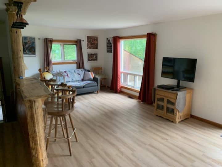 All Season - Our Kearney Cottage House - Algonquin Provincial Park