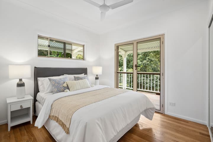 Soft curtains and roller blinds ensure you will wake refreshed from a peaceful sleep in your luxury queen sized bed.