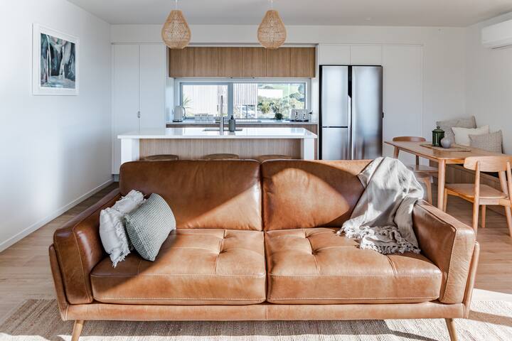 Peninsular Retreat Home & Studio - Raglan