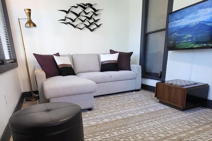 Flexstay– 2br Walkable Sleeps 6 - Valparaiso, IN