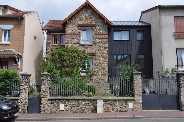 Maison Familiale Avec Jardin - Clamart