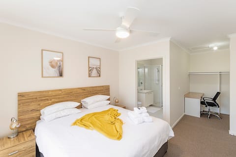 MV-Four bedroom x 3 bathrooms APT2 no 25 Giraffe