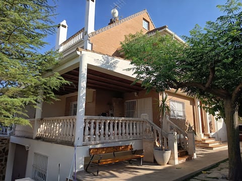 Rural METGE Biar: BBQ, fireplace, heating