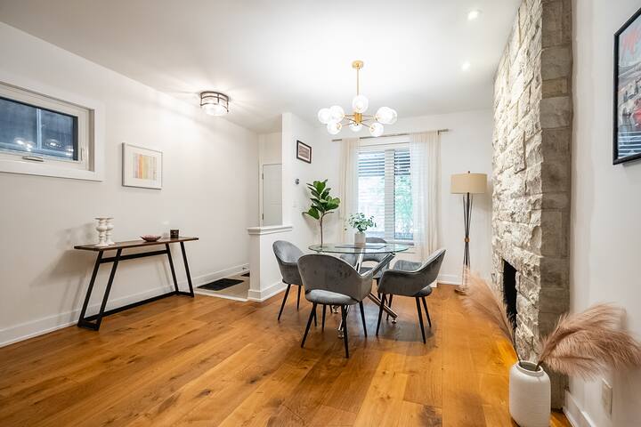 Spacious 2BR Home Near Downtown In Trendy Wychwood gallery image 5