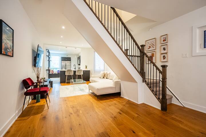 Spacious 2BR Home Near Downtown In Trendy Wychwood gallery image 4