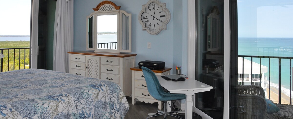 Dormitorio principal con vistas al mar y al río 