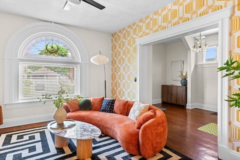 Cincy Central Stay | Hot Tub, Games & Movie Nights