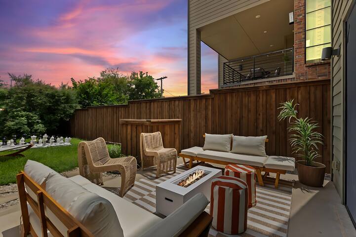 Ultimate Group Getaway | Twin Lofts | Sleeps 20 gallery image 3