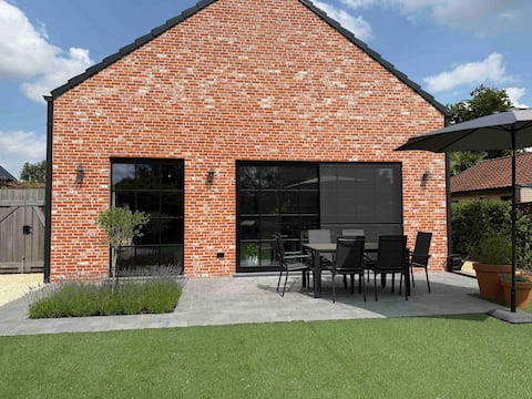 Charming vacation home with garden "De Lijsterbes"