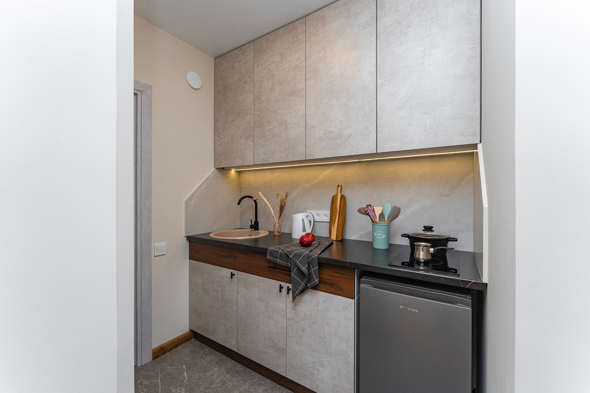 Full kitchen image 1