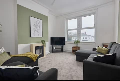 4-Bed Home Newcastle City Centre Free Parking