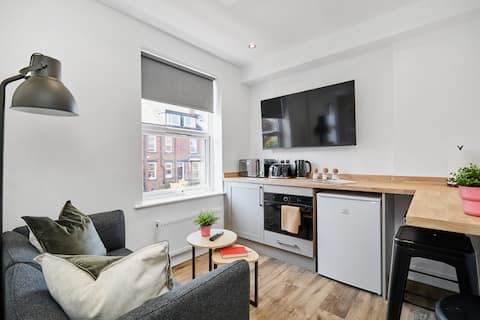 Modern Hotel-Style Suite in Leeds