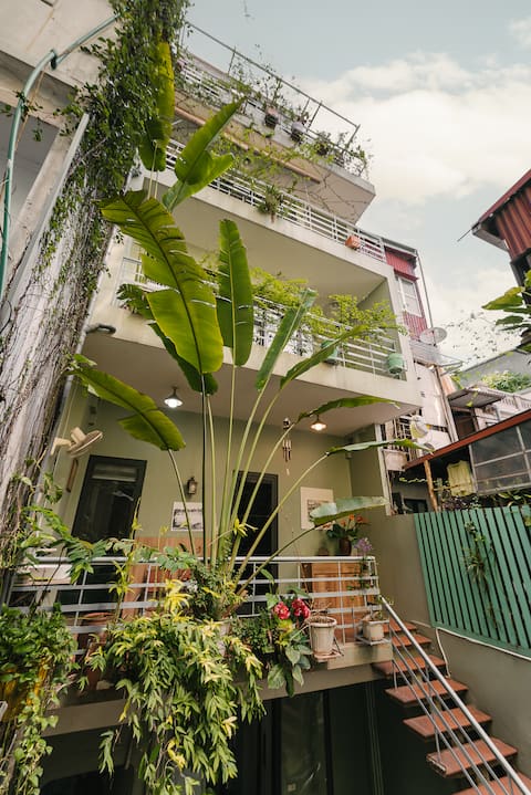 Top-earning Airbnb listing in Hoàn Kiếm, 6 bedrooms