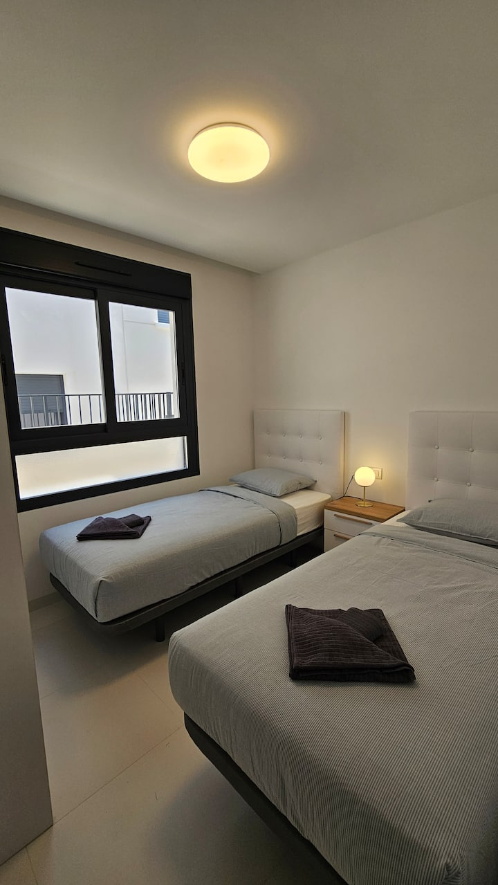 غرفة نوم 2 مع 2 سرير فردي