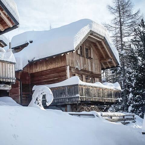 Murmeltierhütte 1800 m, south-facing slope, sauna, near the lift