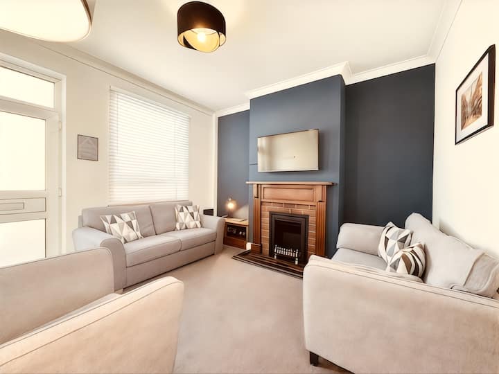Bank: Monthly Stay Near Chesterfield Town - Chesterfield