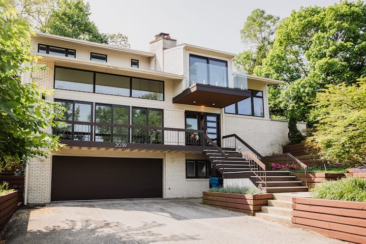 Modern Lakeview Retreat - Michigan City, IN
