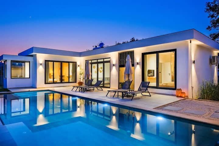 Merkeze Yakın 6 Kişilik Modern Villa 48-1615 - Kayaköy