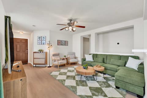 Popular Airbnb listing: Cozy Home in North Houston Near Airport in Greater Greenspoint