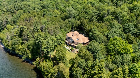 Stunning Lake House In Milton